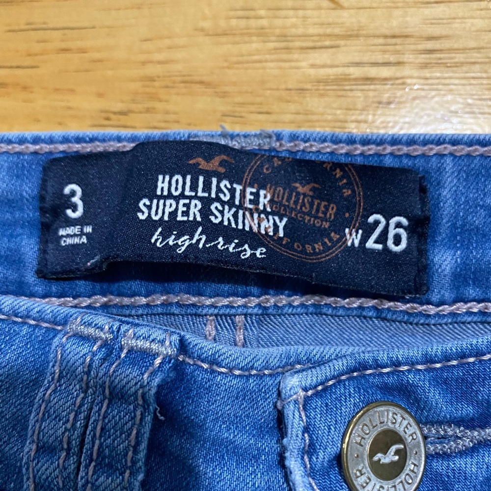 Women’s Hollister high rise skinny jeans. Size: 26. Color: Blue
